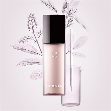 CHANEL LE LIFT SÉRUM Smooths .